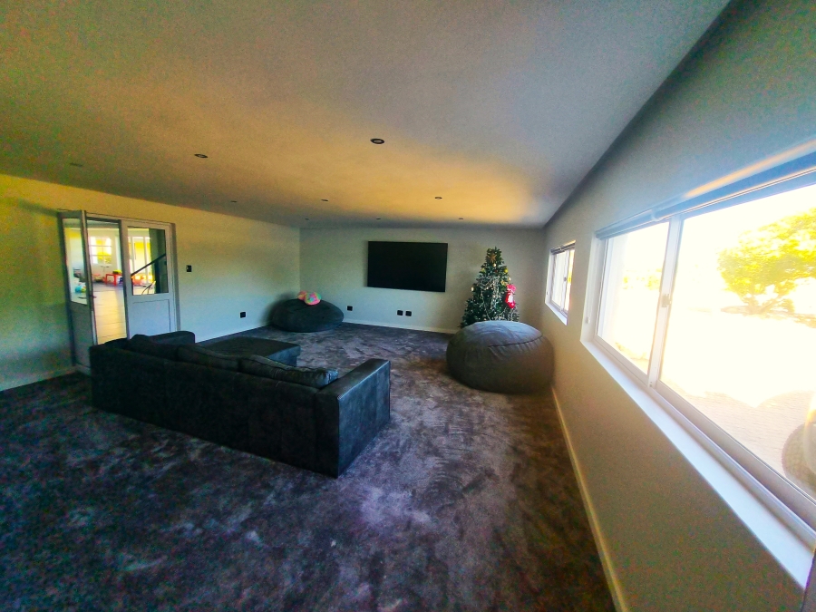 9 Bedroom Property for Sale in Long Acres Country Estate Western Cape